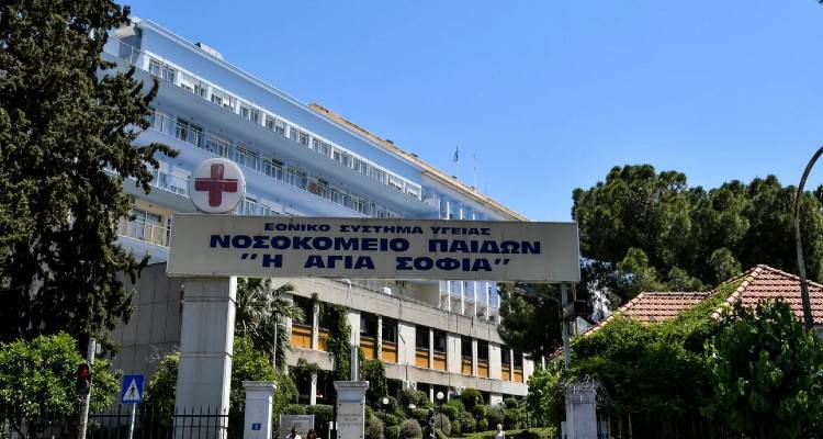 Κολωνάκι: Σε κρίσιμη κατάσταση νοσηλεύεται η 13χρονη που έπεσε από τον 6ο όροφο πολυκατοικίας