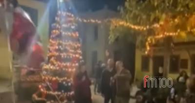 Christmas Party &sigma;&tau;&omicron; &Lambda;&iota;&beta;&alpha;&delta;&omicron;&chi;ώ&rho;&iota; &mu;&epsilon; &delta;&rho;ά&sigma;&epsilon;&iota;&sigmaf; &gamma;&iota;&alpha; ό&lambda;&eta; &tau;&eta;&nu; &omicron;&iota;&kappa;&omicron;&gamma;έ&nu;&epsilon;&iota;&alpha;