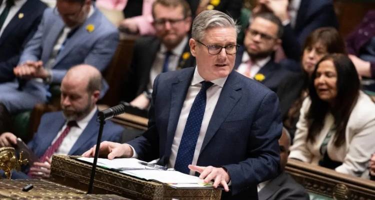 &Pi;ό&lambda;&epsilon;&mu;&omicron;&sigmaf; &sigma;&tau;&eta; &Mu;έ&sigma;&eta; &Alpha;&nu;&alpha;&tau;&omicron;&lambda;ή  &Kappa;&iota;&rho; &Sigma;&tau;ά&rho;&mu;&epsilon;&rho;: &laquo;&Pi;&rho;έ&pi;&epsilon;&iota; &nu;&alpha; &upsilon;&pi;ά&rho;&chi;&epsilon;&iota; &sigma;&alpha;&phi;ή &nu;&omicron;&mu;&iota;&kappa;ή &beta;ά&sigma;&eta; &pi;&rho;&iota;&nu; &alpha;&pi;ό &kappa;ά&theta;&epsilon; &pi;ό&lambda;&epsilon;&mu;&omicron;&raquo; &ndash; &Alpha;&nu;&tau;&iota;&pi;&alpha;&rho;ά&theta;&epsilon;&sigma;&eta; &sigma;&tau;&omicron; &Lambda;&omicron;&nu;&delta;ί&nu;&omicron; &gamma;&iota;&alpha; &tau;&eta; &sigma;&tau;ά&sigma;&eta; &tau;&eta;&sigmaf; &Beta;&rho;&epsilon;&tau;&alpha;&nu;ί&alpha;&sigmaf; &alpha;&pi;έ&nu;&alpha;&nu;&tau;&iota; &sigma;&tau;&omicron; &Iota;&rho;ά&nu;