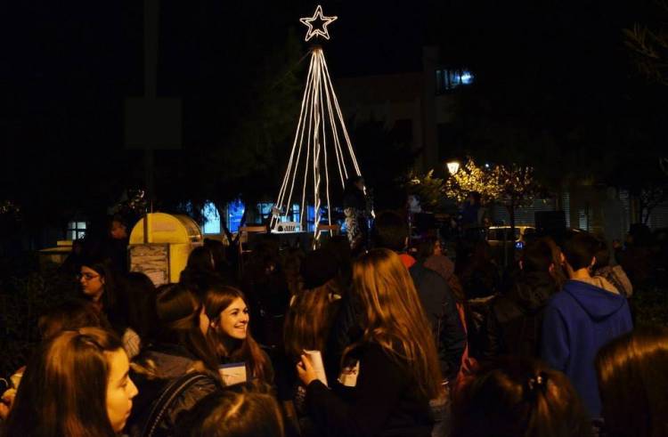 &Mu;&epsilon; &alpha;&pi;ό&lambda;&upsilon;&tau;&eta; &epsilon;&pi;&iota;&tau;&upsilon;&chi;ί&alpha; &omicron;&lambda;&omicron;&kappa;&lambda;&eta;&rho;ώ&theta;&eta;&kappa;&epsilon; &eta; &sigma;&upsilon;&nu;&alpha;&upsilon;&lambda;ί&alpha; &tau;&omega;&nu;  &laquo;&Epsilon;&nu;&epsilon;&rho;&gamma;ώ&nu; &Pi;&omicron;&lambda;&iota;&tau;ώ&nu;&raquo;.(photos + mp3)
