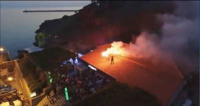 Feelings -X-perience: 9 ώ&rho;&epsilon;&sigmaf; party &sigma;&epsilon; έ&nu;&alpha; &beta;ί&nu;&tau;&epsilon;&omicron;