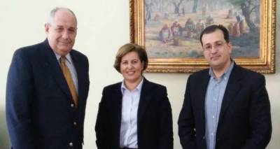 &Sigma;&upsilon;&nu;ά&nu;&tau;&eta;&sigma;&eta; &tau;&eta;&sigmaf; &Chi;&rho;&iota;&sigma;&tau;&iota;ά&nu;&alpha;&sigmaf; &Kappa;&alpha;&lambda;&omicron;&gamma;ή&rho;&omicron;&upsilon; &mu;&epsilon; &tau;&omicron;&nu; &Upsilon;&phi;&upsilon;&pi;&omicron;&upsilon;&rho;&gamma;ό &Epsilon;&pi;&iota;&kappa;&rho;&alpha;&tau;&epsilon;ί&alpha;&sigmaf; &kappa;. &Tau;έ&rho;&epsilon;&nu;&sigmaf; &Kappa;&omicron;&upsilon;ί&kappa;