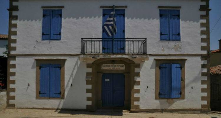 &Alpha;&nu;&alpha;&beta;&alpha;&theta;&mu;ί&zeta;&epsilon;&tau;&alpha;&iota; &tau;&omicron; &Lambda;&alpha;&omicron;&gamma;&rho;&alpha;&phi;&iota;&kappa;ό &Mu;&omicron;&upsilon;&sigma;&epsilon;ί&omicron; &Pi;&omicron;&rho;&tau;&iota;&alpha;&nu;&omicron;ύ