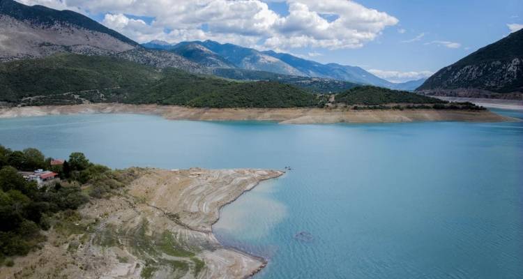 Bloomberg: Το σχέδιο της Ελλάδας για τη λειψυδρία -Νέο ταμείο για έργα και συγχώνευση 700 εταιρειών ύδρευσης