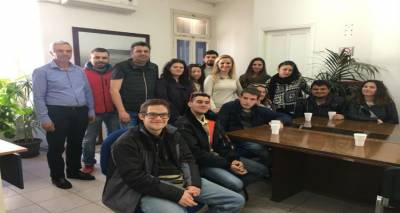 &Sigma;&tau;&omicron; &Delta;&eta;&mu;&alpha;&rho;&chi;&epsilon;ί&omicron; &Lambda;ή&mu;&nu;&omicron;&upsilon; &omicron;&iota; &mu;&alpha;&theta;&eta;&tau;έ&sigmaf; &tau;&omicron;&upsilon; &Epsilon;&iota;&delta;&iota;&kappa;&omicron;ύ &Sigma;&chi;&omicron;&lambda;&epsilon;ί&omicron;&upsilon; &Rho;&epsilon;&pi;&alpha;&nu;&iota;&delta;ί&omicron;&upsilon; | &Tau;&iota; &alpha;&iota;&tau;ή&theta;&eta;&kappa;&alpha;&nu;;