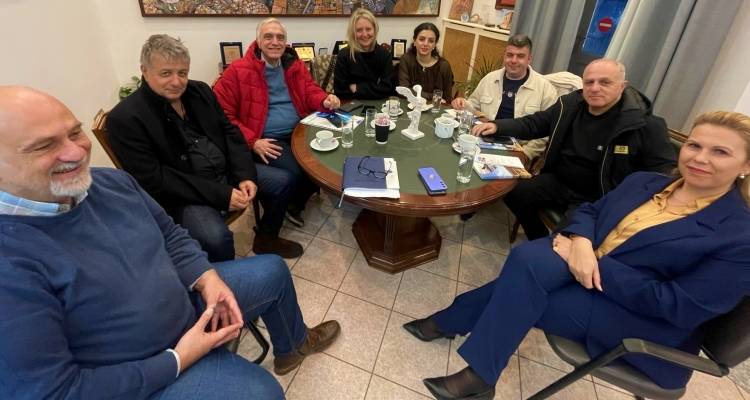 &laquo;&Delta;ύ&omicron; &nu;&eta;&sigma;&iota;ά, έ&nu;&alpha; &tau;&alpha;&xi;ί&delta;&iota;&raquo;: &Sigma;&tau;&rho;&alpha;&tau;&eta;&gamma;&iota;&kappa;ή &sigma;&upsilon;&nu;&epsilon;&rho;&gamma;&alpha;&sigma;ί&alpha; &Lambda;ή&mu;&nu;&omicron;&upsilon; &kappa;&alpha;&iota; &Sigma;&alpha;&mu;&omicron;&theta;&rho;ά&kappa;&eta;&sigmaf; &gamma;&iota;&alpha; &tau;&eta;&nu; &tau;&omicron;&upsilon;&rho;&iota;&sigma;&tau;&iota;&kappa;ή &alpha;&nu;ά&pi;&tau;&upsilon;&xi;&eta;