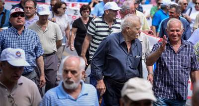 &Tau;&alpha; &sigma;&epsilon;&nu;ά&rho;&iota;&alpha; &tau;&omega;&nu; &pi;&epsilon;&rho;&iota;&kappa;&omicron;&pi;ώ&nu; &laquo;&tau;&rho;&epsilon;&lambda;&alpha;ί&nu;&omicron;&upsilon;&nu;&raquo; &tau;&omicron;&upsilon;&sigmaf; &sigma;&upsilon;&nu;&tau;&alpha;&xi;&iota;&omicron;ύ&chi;&omicron;&upsilon;&sigmaf;