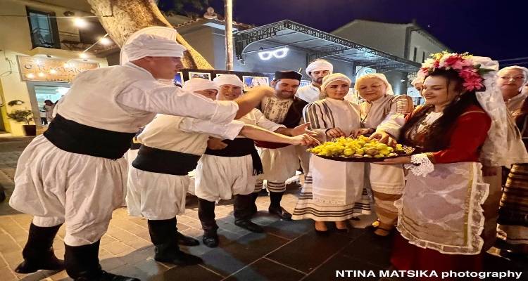 &Mu;&epsilon; &epsilon;&pi;&iota;&tau;&upsilon;&chi;ί&alpha; &eta; έ&kappa;&theta;&epsilon;&sigma;&eta; &phi;&omega;&tau;&omicron;&gamma;&rho;&alpha;&phi;ί&alpha;&sigmaf; &laquo;&Eta; &Lambda;ή&mu;&nu;&omicron;&sigmaf; &mu;έ&sigma;&alpha; &alpha;&pi;ό &tau;&eta;&nu; &pi;&alpha;&rho;&alpha;&delta;&omicron;&sigma;&iota;&alpha;&kappa;ή &phi;&omicron;&rho;&epsilon;&sigma;&iota;ά&raquo; &tau;&omicron;&upsilon; &Chi;&Omicron;&Lambda; "Ή&phi;&alpha;&iota;&sigma;&tau;&omicron;&sigmaf;"