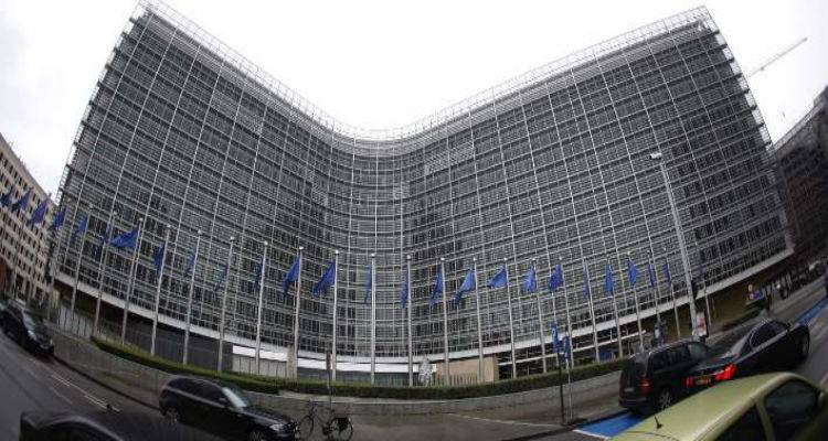 &Kappa;&omicron;&mu;&iota;&sigma;&iota;ό&nu;: &Sigma;&epsilon; &kappa;ί&nu;&delta;&upsilon;&nu;&omicron; &kappa;&omicron;&nu;&delta;ύ&lambda;&iota;&alpha; &alpha;&pi;ό &tau;&eta;&nu; &epsilon;&mu;&pi;&rho;&omicron;&sigma;&theta;&omicron;&beta;&alpha;&rho;ή &chi;&rho;&eta;&mu;&alpha;&tau;&omicron;&delta;ό&tau;&eta;&sigma;&eta; &tau;&omicron;&upsilon; &Epsilon;&Sigma;&Pi;&Alpha;