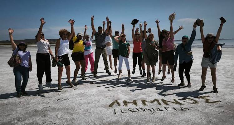 &Eta; &laquo;&Gamma;&epsilon;&omega;&pi;&alpha;&iota;&delta;&epsilon;ί&alpha;&raquo; &epsilon;&pi;&iota;&sigma;&tau;&rho;έ&phi;&epsilon;&iota; &sigma;&tau;&eta; &Lambda;ή&mu;&nu;&omicron; &tau;&omicron;&nu; &Sigma;&epsilon;&pi;&tau;έ&mu;&beta;&rho;&iota;&omicron;