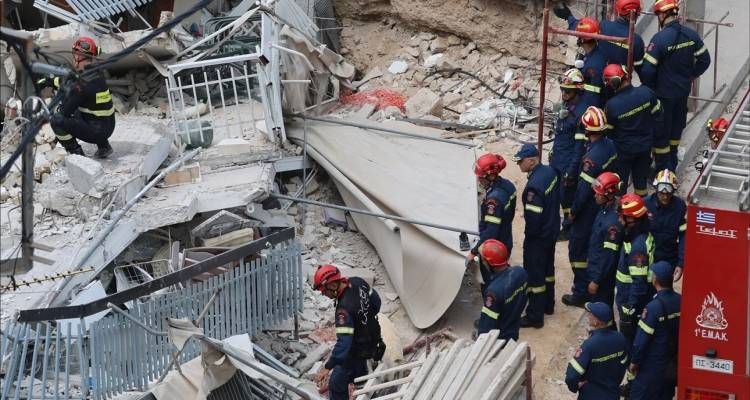 &Pi;ώ&sigmaf; έ&gamma;&iota;&nu;&epsilon; &eta; &kappa;&alpha;&tau;ά&rho;&rho;&epsilon;&upsilon;&sigma;&eta; &tau;&eta;&sigmaf; &pi;&omicron;&lambda;&upsilon;&kappa;&alpha;&tau;&omicron;&iota;&kappa;ί&alpha;&sigmaf; &sigma;&tau;&alpha; &Pi;&epsilon;&tau;&rho;ά&lambda;&omega;&nu;&alpha; | &Mu;&alpha;&rho;&tau;&upsilon;&rho;ί&alpha; ό&tau;&iota; &omicron;&iota; &epsilon;&rho;&gamma;ά&tau;&epsilon;&sigmaf; &alpha;&pi;ό &tau;&eta; &delta;&iota;&pi;&lambda;&alpha;&nu;ή &omicron;&iota;&kappa;&omicron;&delta;&omicron;&mu;ή &phi;ώ&nu;&alpha;&zeta;&alpha;&nu; &laquo;&gamma;έ&rho;&nu;&epsilon;&iota; &tau;&omicron; &kappa;&tau;ί&rho;&iota;&omicron;&raquo;