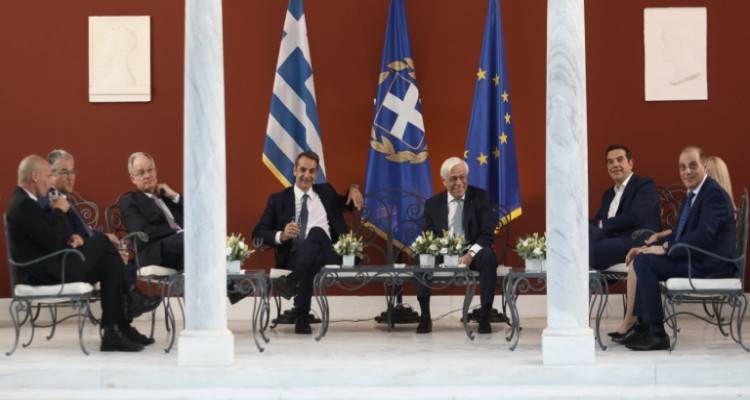 Ο Μητσοτάκης συναντά τους πολιτικούς αρχηγούς για την ψήφο των αποδήμων | Η κόκκινη γραμμή και οι υποχωρήσεις