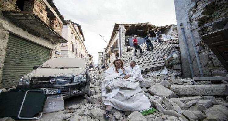 &Epsilon;&iota;&kappa;ό&nu;&epsilon;&sigmaf; &kappa;&alpha;&tau;&alpha;&sigma;&tau;&rho;&omicron;&phi;ή&sigmaf; &sigma;&tau;&eta;&nu; &Iota;&tau;&alpha;&lambda;ί&alpha;: &Epsilon;&nu;&alpha;&sigmaf; &nu;&epsilon;&kappa;&rho;ό&sigmaf; &kappa;&alpha;&iota; 10 &tau;&rho;&alpha;&upsilon;&mu;&alpha;&tau;ί&epsilon;&sigmaf; &alpha;&pi;ό &tau;&omicron;&upsilon;&sigmaf; &sigma;&epsilon;&iota;&sigma;&mu;&omicron;ύ&sigmaf; (photos + video)