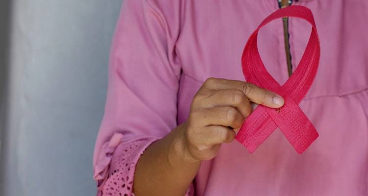 Καρκίνος του μαστού: Εκατοντάδες χιλιάδες γυναίκες στη Βρετανία θα πάρουν ένα φάρμακο που δρα προληπτικά