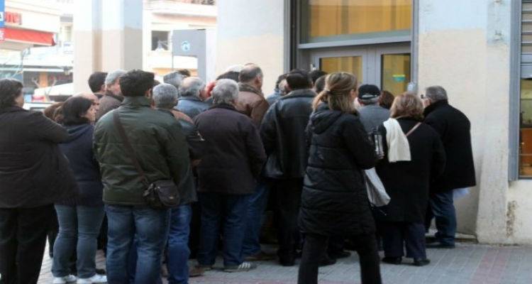 Ουρές για τις συντάξεις στις τράπεζες της Λήμνου