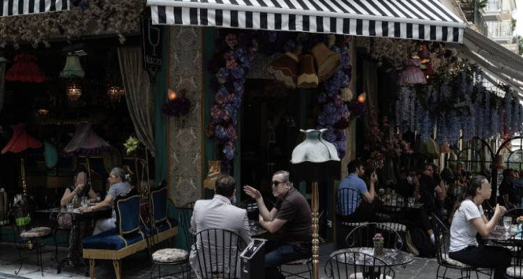 Μειώνεται στο 13% ο ΦΠΑ στην εστίαση | Κατατέθηκε η τροπολογία στη Βουλή