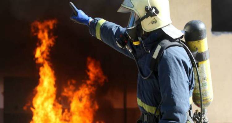 &Theta;&epsilon;&sigma;&sigma;&alpha;&lambda;&omicron;&nu;ί&kappa;&eta;: Έ&rho;&iota;&xi;&alpha;&nu; &mu;&omicron;&lambda;ό&tau;&omicron;&phi; &sigma;&epsilon; &epsilon;&rho;&gamma;&omicron;&tau;ά&xi;&iota;&omicron; &tau;&omicron;&upsilon; &mu;&epsilon;&tau;&rho;ό | &Phi;&omega;&tau;&iota;ά &sigma;&epsilon; &delta;ύ&omicron; &gamma;&epsilon;&rho;&alpha;&nu;&omicron;ύ&sigmaf;