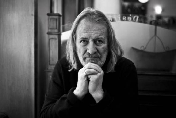 «Αποσπασματικά ζούμε.. Όμως και μέσα στο λίγο βγάζουμε φτερά»