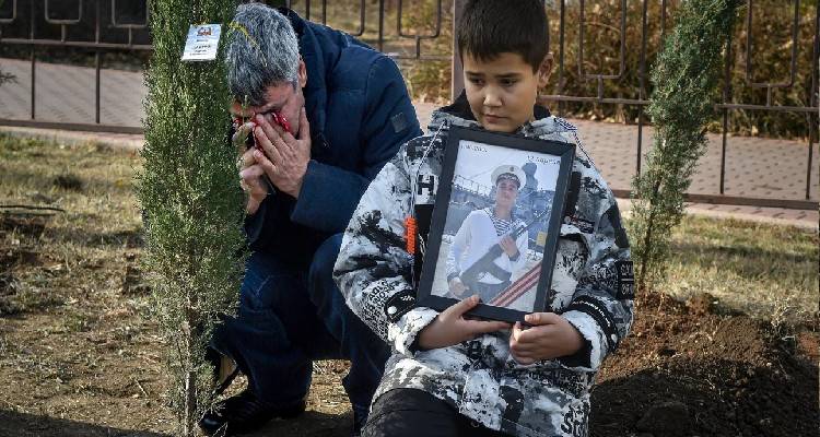 Στη Ρωσία δεν κρύβεται πια η δυσαρέσκεια για τον πόλεμο | Οργισμένες σύζυγοι και μητέρες στρατιωτών διαδηλώνουν και πιέζουν
