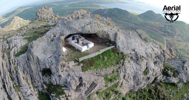 Γιορτάζει η Παναγιά Κακαβιώτισσα | Θεία λειτουργία στον ασκεπή ναό