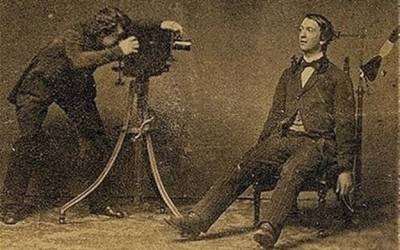 Πεθαίνοντας στο ταμπλόιντ