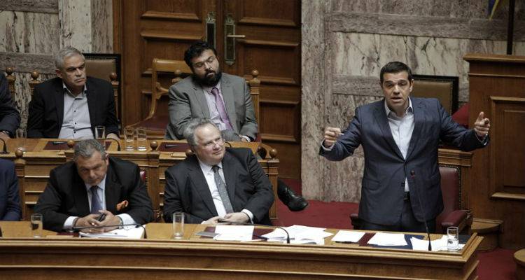 Kolotoumbas &sigma;&upsilon;&nu;έ&chi;&epsilon;&iota;&alpha; &gamma;&iota;&alpha; &tau;&alpha; ό&pi;&lambda;&alpha; &sigma;&tau;&eta; &Sigma;&alpha;&omicron;&upsilon;&delta;&iota;&kappa;ή &Alpha;&rho;&alpha;&beta;ί&alpha; - &Sigma;&tau;&omicron; &kappa;ά&delta;&rho;&omicron; &kappa;&alpha;&iota; &omicron; &Kappa;&omicron;&tau;&zeta;&iota;ά&sigmaf;