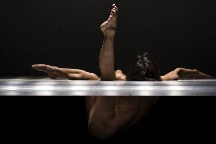 Αρκετά με την αποδόμηση και το γυμνό!