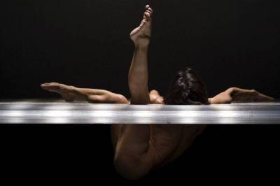 Αρκετά με την αποδόμηση και το γυμνό!