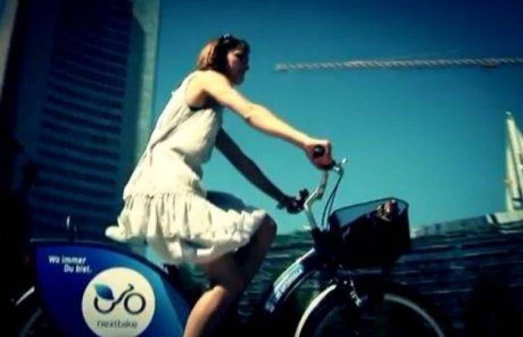 &Zeta;ά&gamma;&kappa;&rho;&epsilon;&mu;&pi;: &Pi;&omicron;&delta;ή&lambda;&alpha;&tau;&alpha; &pi;&rho;&omicron;&sigmaf; &epsilon;&nu;&omicron;&iota;&kappa;ί&alpha;&sigma;&eta;
