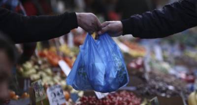 &Upsilon;&pi;. &Pi;&epsilon;&rho;&iota;&beta;ά&lambda;&lambda;&omicron;&nu;&tau;&omicron;&sigmaf;: &Nu;&omicron;&mu;&omicron;&theta;&epsilon;&tau;&iota;&kappa;ή &rho;ύ&theta;&mu;&iota;&sigma;&eta; &phi;έ&rho;&nu;&epsilon;&iota; &nu;έ&omicron; &laquo;&chi;&alpha;&rho;ά&tau;&sigma;&iota;&raquo; &sigma;&tau;&iota;&sigmaf; &pi;&lambda;&alpha;&sigma;&tau;&iota;&kappa;έ&sigmaf; &sigma;&alpha;&kappa;&omicron;ύ&lambda;&epsilon;&sigmaf;