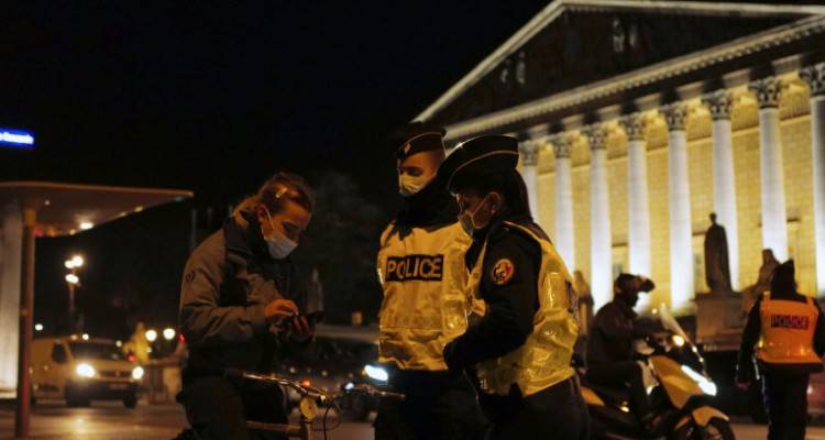 Σκληραίνει το lockdown σε όλη τη Γαλλία | Απαγόρευση κυκλοφορίας από τις 18:00
