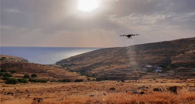 Drones πέταξαν πάνω από τον Αϊ-Στράτη για αντιμετώπιση των ακρίδων