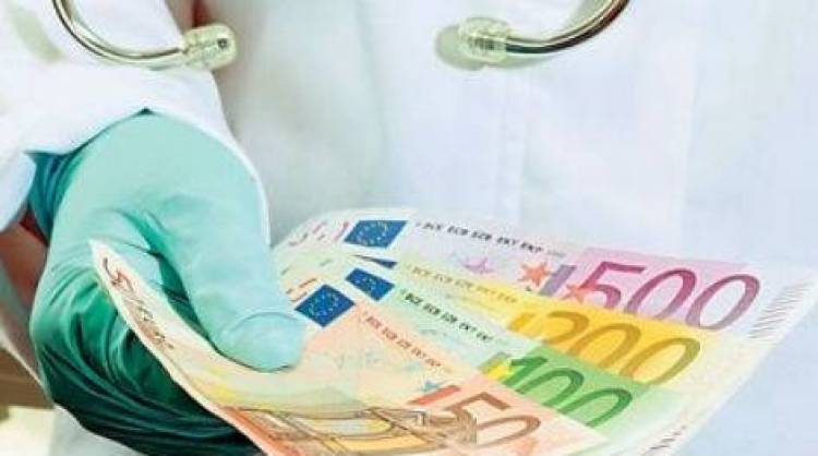 &Delta;&epsilon;&kappa;&alpha;&tau;έ&sigma;&sigma;&epsilon;&rho;&iota;&sigmaf; &gamma;&iota;&alpha;&tau;&rho;&omicron;ί... &sigma;&kappa;έ&tau;&alpha; &mu;&pi;&omicron;&upsilon;&mu;&pi;&omicron;ύ&kappa;&iota;&alpha;