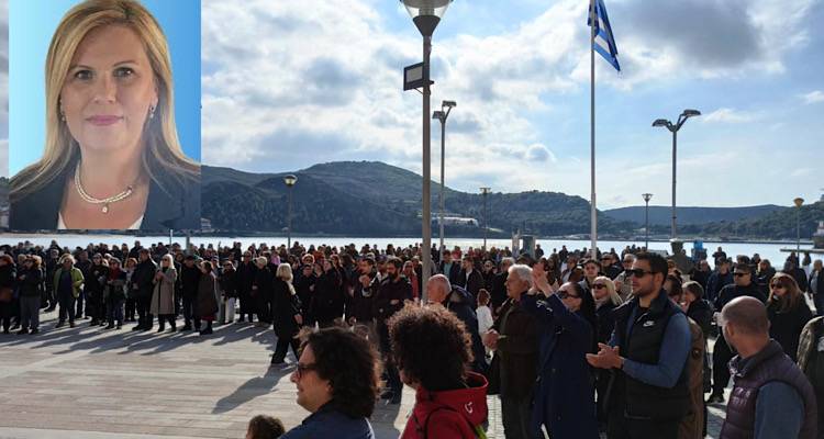 &Epsilon;. &Gamma;&epsilon;ώ&rho;&gamma;&alpha; &gamma;&iota;&alpha; &tau;&eta; &sigma;&upsilon;&mu;&pi;&lambda;ή&rho;&omega;&sigma;&eta; &tau;&rho;&iota;ώ&nu; &epsilon;&tau;ώ&nu; &alpha;&pi;ό &tau;&eta;&nu; &tau;&rho;&alpha;&gamma;&omega;&delta;ί&alpha; &tau;&omega;&nu; &Tau;&epsilon;&mu;&pi;ώ&nu;: &laquo;&Sigma;&tau;&epsilon;&kappa;ό&mu;&alpha;&sigma;&tau;&epsilon; &mu;&epsilon; &sigma;&epsilon;&beta;&alpha;&sigma;&mu;ό &kappa;&alpha;&iota; &beta;&alpha;&theta;&iota;ά &sigma;&upsilon;&gamma;&kappa;ί&nu;&eta;&sigma;&eta; &alpha;&pi;έ&nu;&alpha;&nu;&tau;&iota; &sigma;&tau;&eta; &mu;&nu;ή&mu;&eta; &tau;&omega;&nu; 57 &theta;&upsilon;&mu;ά&tau;&omega;&nu;&raquo;