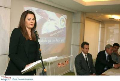 Έ&lambda;&epsilon;&nu;&alpha; &Sigma;&alpha;&mu;&alpha;&rho;ά: &laquo;&Theta;&alpha; &chi;&alpha;&iota;&rho;ό&tau;&alpha;&nu; &omicron; &Nu;ί&kappa;&omicron;&sigmaf; &alpha;&nu; ή&tau;&alpha;&nu; &epsilon;&delta;ώ&raquo; (video)