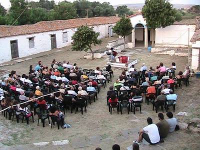 &Omicron; &Sigma;ύ&lambda;&lambda;&omicron;&gamma;&omicron;&sigmaf; &Phi;ί&lambda;&omega;&nu; &Pi;&alpha;&lambda;&iota;ά&sigmaf; &Mu;&eta;&tau;&rho;ό&pi;&omicron;&lambda;&eta;&sigmaf; &sigma;&upsilon;&nu;&epsilon;&delta;&rho;&iota;ά&zeta;&epsilon;&iota;