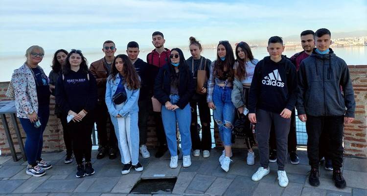 4 &eta;&mu;έ&rho;&epsilon;&sigmaf; &sigma;&tau;&eta; &Beta;. &Epsilon;&lambda;&lambda;ά&delta;&alpha; &gamma;&iota;&alpha; &tau;&omicron;&upsilon;&sigmaf; &mu;&alpha;&theta;&eta;&tau;έ&sigmaf; &tau;&omicron;&upsilon; &Gamma;&Epsilon;&Lambda; &Mu;&omicron;ύ&delta;&rho;&omicron;&upsilon;