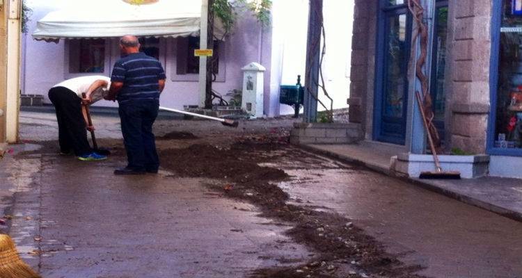 &Chi;&epsilon;ί&mu;&alpha;&rho;&rho;&omicron;&sigmaf; &lambda;ά&sigma;&pi;&eta;&sigmaf; &sigma;&tau;&eta;&nu; &alpha;&gamma;&omicron;&rho;ά &tau;&eta;&sigmaf; &Mu;ύ&rho;&iota;&nu;&alpha;&sigmaf; &mu;&epsilon;&tau;ά &tau;&eta; &chi;&theta;&epsilon;&sigma;&iota;&nu;ή &nu;&epsilon;&rho;&omicron;&pi;&omicron;&nu;&tau;ή (photos)