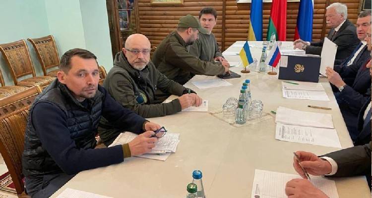 &Omicron;&upsilon;&kappa;&rho;&alpha;&nu;ί&alpha;: Έ&lambda;&eta;&xi;&epsilon; &omicron; &delta;&epsilon;ύ&tau;&epsilon;&rho;&omicron;&sigmaf; &gamma;ύ&rho;&omicron;&sigmaf; &delta;&iota;&alpha;&pi;&rho;&alpha;&gamma;&mu;&alpha;&tau;&epsilon;ύ&sigma;&epsilon;&omega;&nu; | &Omicron; &pi;ό&lambda;&epsilon;&mu;&omicron;&sigmaf; &sigma;&upsilon;&nu;&epsilon;&chi;ί&zeta;&epsilon;&tau;&alpha;&iota;, &sigma;&upsilon;&mu;&phi;&omega;&nu;ί&alpha; &mu;ό&nu;&omicron; &sigma;&tau;&iota;&sigmaf; &delta;&iota;ό&delta;&omicron;&upsilon;&sigmaf; &gamma;&iota;&alpha; &tau;&omicron;&upsilon;&sigmaf; &alpha;&mu;ά&chi;&omicron;&upsilon;&sigmaf;