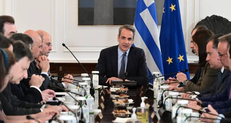 &Eta; &beta;ί&alpha; &alpha;&nu;&eta;&lambda;ί&kappa;&omega;&nu; &sigma;&tau;&omicron; &epsilon;&pi;ί&kappa;&epsilon;&nu;&tau;&rho;&omicron; &sigma;&tau;&omicron; &upsilon;&pi;&omicron;&upsilon;&rho;&gamma;&iota;&kappa;ό -&Alpha;&upsilon;&sigma;&tau;&eta;&rho;&omicron;&pi;&omicron;ί&eta;&sigma;&eta; &mu;έ&tau;&rho;&omega;&nu; &gamma;&iota;&alpha; &tau;&omicron;&upsilon;&sigmaf; &gamma;&omicron;&nu;&epsilon;ί&sigmaf;, &kappa;&omicron;&upsilon;&mu;&pi;ί &laquo;Safe Youth&raquo;
