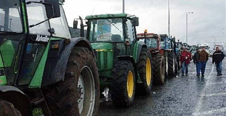 Συνάντηση Σαμαρά με αγρότες - σε εξέλιξη σύσκεψη στο ΥΠΟΙΚ