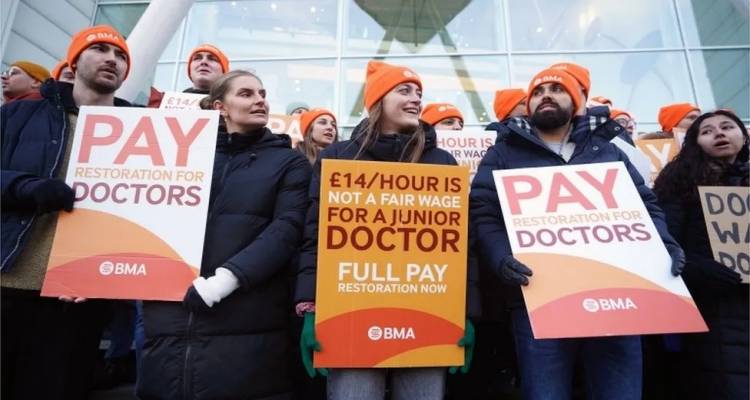 &Beta;&rho;&epsilon;&tau;&alpha;&nu;ί&alpha;: &Alpha;&pi;&epsilon;&rho;&gamma;&omicron;ύ&nu; &omicron;&iota; &kappa;&alpha;&tau;ώ&tau;&epsilon;&rho;&omicron;&iota; &iota;&alpha;&tau;&rho;&omicron;ί &ndash; &Pi;&alpha;&rho;&alpha;&lambda;ύ&epsilon;&iota; &tau;&omicron; NHS