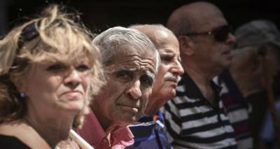&Tau;&iota; &epsilon;ί&pi;&epsilon; &kappa;&alpha;&iota; &tau;&iota; &kappa;&rho;ύ&beta;&epsilon;&iota; &omicron; &Tau;&sigma;ί&pi;&rho;&alpha;&sigmaf; &gamma;&iota;&alpha; &tau;&iota;&sigmaf; &sigma;&upsilon;&nu;&tau;ά&xi;&epsilon;&iota;&sigmaf;