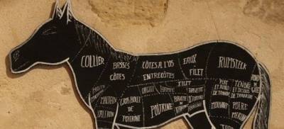 Guardian: Οι Έλληνες φάγατε 74.300 κιλά αλογίσιου κρέατος