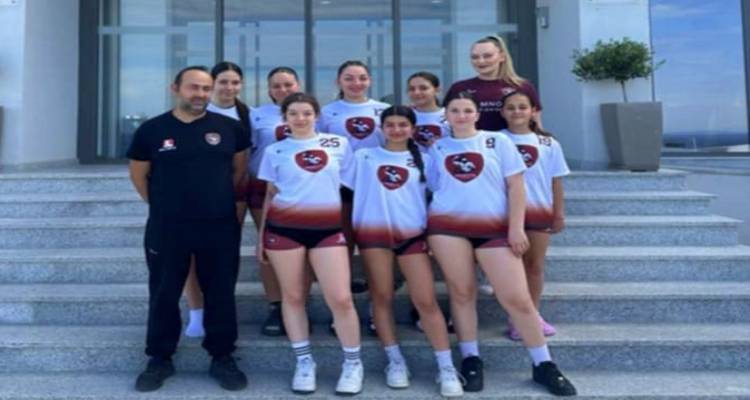 &Mu;ά&chi;&eta; &mu;&epsilon; &psi;&upsilon;&chi;ή &kappa;&alpha;&iota; &nu;ί&kappa;&epsilon;&sigmaf; &mu;&epsilon; &upsilon;&pi;&omicron;&gamma;&rho;&alpha;&phi;ή Ή&phi;&alpha;&iota;&sigma;&tau;&omicron;&upsilon; &Lambda;ή&mu;&nu;&omicron;&upsilon;!