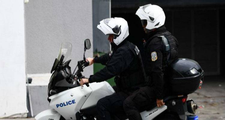 &Beta;ό&lambda;&omicron;&sigmaf;: &Epsilon;&rho;&iota;&xi;&epsilon; &kappa;&omicron;&upsilon;&tau;&omicron;&upsilon;&lambda;&iota;ά &sigma;&epsilon; &alpha;&sigma;&tau;&upsilon;&nu;&omicron;&mu;&iota;&kappa;ό ό&tau;&alpha;&nu; &tau;&omicron;&nu; &sigma;&tau;&alpha;&mu;ά&tau;&eta;&sigma;&epsilon; &gamma;&iota;&alpha; έ&lambda;&epsilon;&gamma;&chi;&omicron;