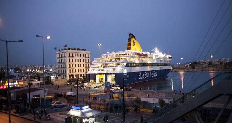 &Sigma;&alpha;&nu;&tau;&omicron;&rho;&iota;&nu;&iota;ό&sigmaf; (&upsilon;&phi;. &Nu;&alpha;&upsilon;&tau;&iota;&lambda;ί&alpha;&sigmaf;): &Epsilon;&rho;&chi;&epsilon;&tau;&alpha;&iota; &laquo;&Kappa;&alpha;&lambda;&lambda;&iota;&kappa;&rho;ά&tau;&eta;&sigmaf;&raquo; &sigma;&tau;&iota;&sigmaf; &alpha;&kappa;&tau;&omicron;&pi;&lambda;&omicron;ϊ&kappa;έ&sigmaf; &gamma;&rho;&alpha;&mu;&mu;έ&sigmaf; &tau;&omega;&nu; &nu;&eta;&sigma;&iota;ώ&nu;