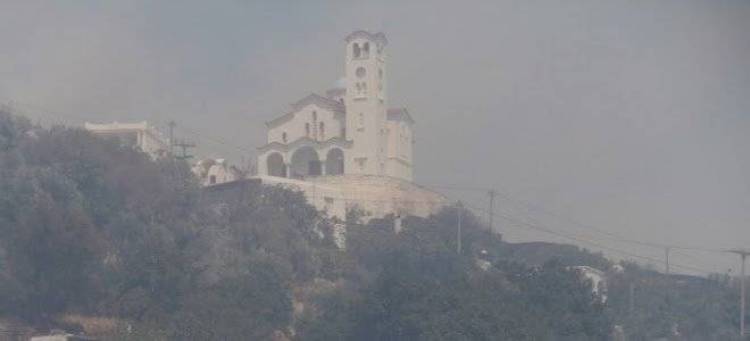 Καίνε ακόμα οι φωτιές σε Ανδρο και Ηλεία - Βοήθεια από Αθήνα, Τήνο και Σύρο