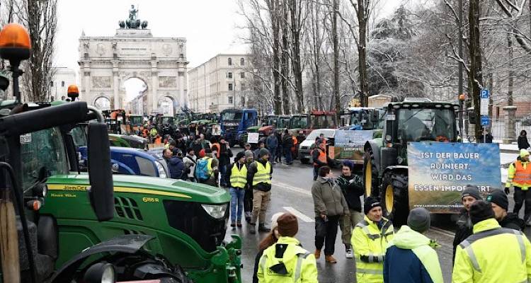 &Gamma;&epsilon;&rho;&mu;&alpha;&nu;ί&alpha;: &Delta;&iota;&alpha;&delta;&eta;&lambda;ώ&sigma;&epsilon;&iota;&sigmaf; &alpha;&pi;ό 10.000 &alpha;&gamma;&rho;ό&tau;&epsilon;&sigmaf; &epsilon;&nu;ά&nu;&tau;&iota;&alpha; &sigma;&tau;&eta;&nu; &kappa;&upsilon;&beta;έ&rho;&nu;&eta;&sigma;&eta; &Sigma;&omicron;&lambda;&tau;&sigmaf; &sigma;&tau;&omicron; &Beta;&epsilon;&rho;&omicron;&lambda;ί&nu;&omicron;