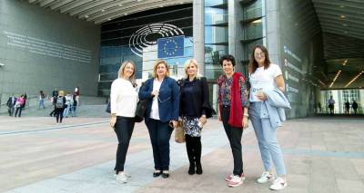 &Tau;&omicron; &Gamma;&epsilon;&nu;&iota;&kappa;ό &Lambda;ύ&kappa;&epsilon;&iota;&omicron; &Mu;&omicron;ύ&delta;&rho;&omicron;&upsilon; &epsilon;&kappa;&pi;&rho;&omicron;&sigma;ώ&pi;&eta;&sigma;&epsilon; &tau;&eta;&nu; &Epsilon;&lambda;&lambda;ά&delta;&alpha; &sigma;&tau;&iota;&sigmaf; &Beta;&rho;&upsilon;&xi;έ&lambda;&lambda;&epsilon;&sigmaf; (photos)